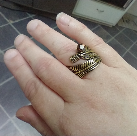 4 Gorgeous Stretch Rings! R9 - Picture 4 of 9